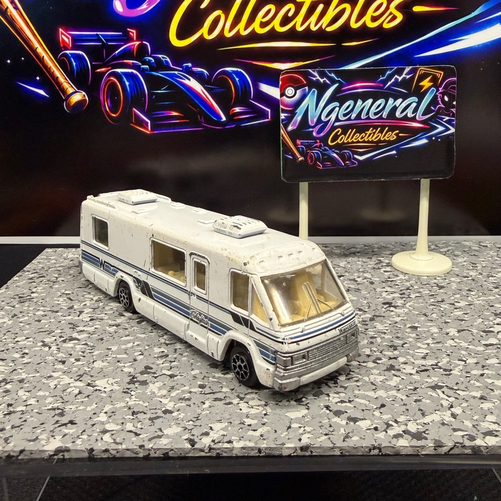 Vintage 1990 Road Champs Winnebago Chieftain Die-cast Motorhome RV White 1:64